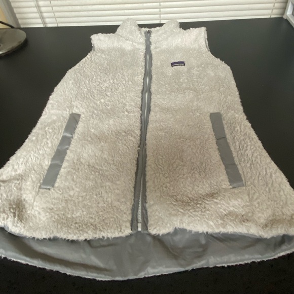 Patagonia Jackets & Blazers - Patagonia Reversible Sherapa/Solid Vest Sz Women’s S